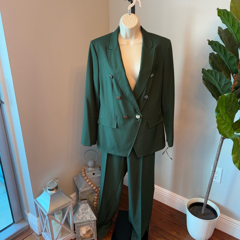 Elegant Women's Green Double-Breasted Pantsuit